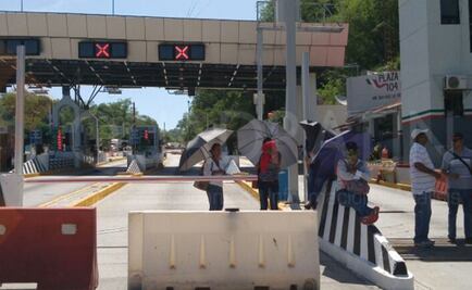 Maestros toman caseta de cobro La Venta