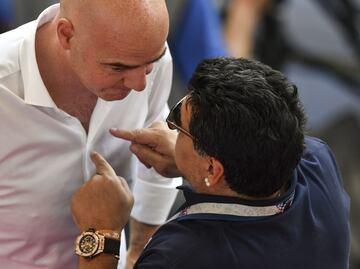 FIFA le pone un alto a Maradona