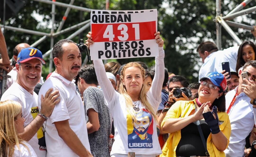 La esposa de Leopoldo López, Lilian Tintori, participa en una marcha de opositores venezolanos que protestan hoy, domingo 9 de julio de 2017, en Caracas (Venezuela) (Foto: EFE)
