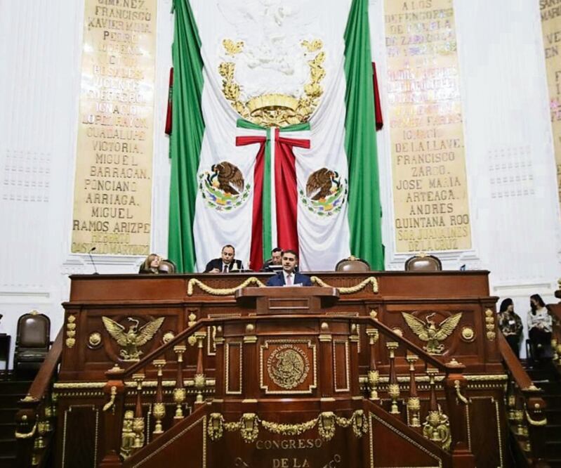 El secretario de Seguridad Ciudadana, Omar García Harfuch, recibió reconocimientos, incluso de los partidos de oposición, durante su comparecencia ante el Congreso de la Ciudad de México. Foto: Especial