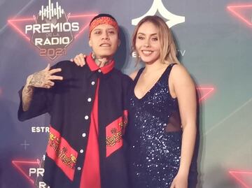 Agradece el rapero Santa Fe Klan "a la raza" en Premios de la Radio