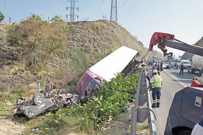 Volcadura en Naucalpan deja siete muertos; dos niños