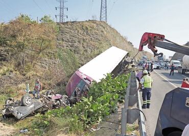 Volcadura en Naucalpan deja siete muertos; dos niños