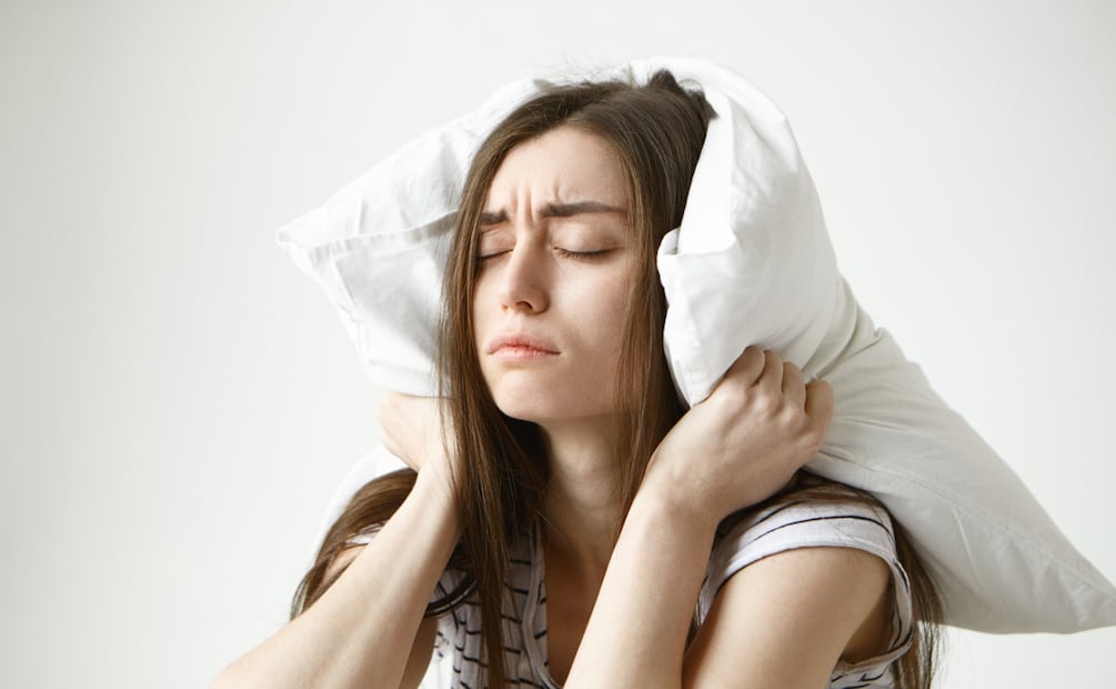 No dormir bien aumenta la inflamación cutánea. Foto: Freepik