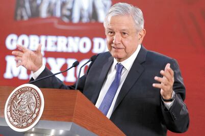 Iguala AMLO desafuero con freno a revocación