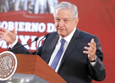 Iguala AMLO desafuero con freno a revocación