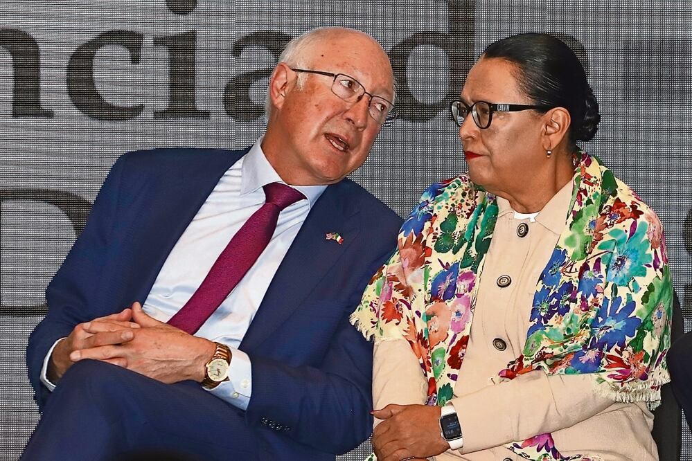 Ken Salazar, embajador de EU, y Rosa Icela Rodríguez, titular de la SSPC, ayer en la conferencia sobre drogas sintéticas.
Berenice Fregoso /El UNIVERSAL