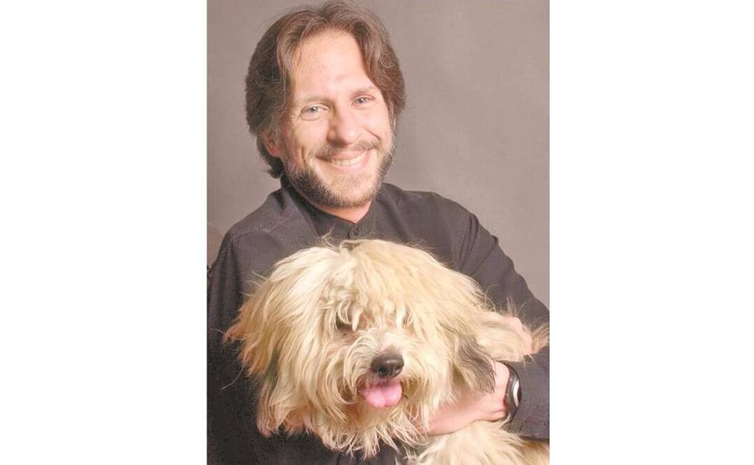 El escritor Sandro Cohen fue desintubado el lunes, pero le hallaron una bacteria. Foto: CORTESÍA