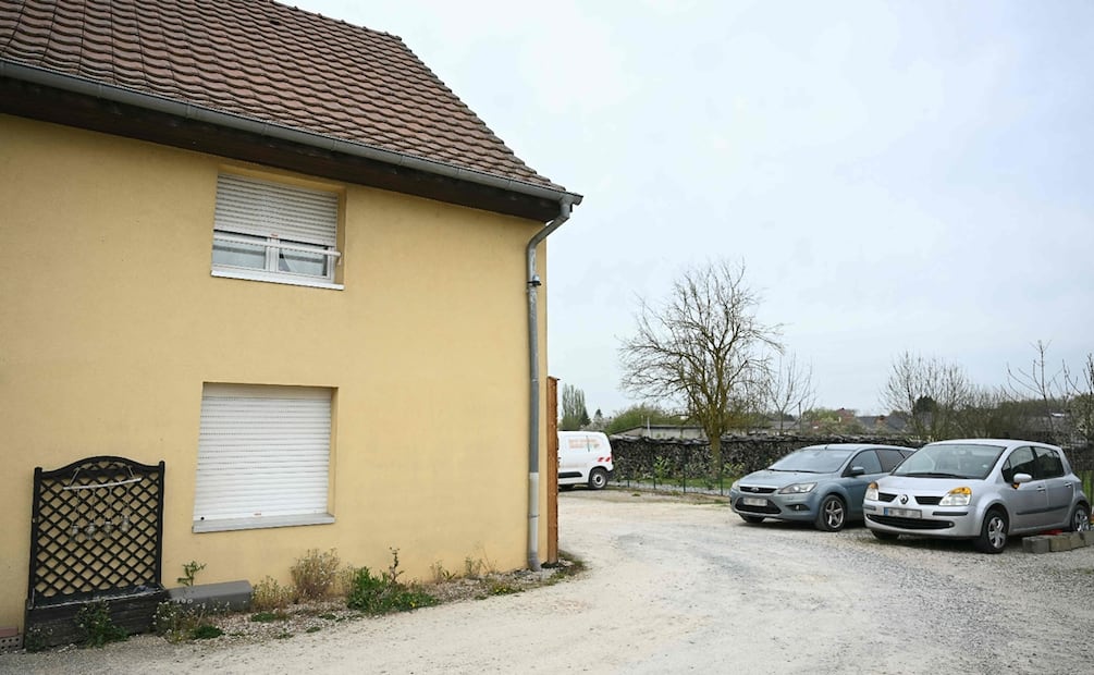 Gendarmes descubrieron a un niño secuestrado durante más de un año por su propio padre en una camioneta, 
en el noreste de Francia. Foto: AFP