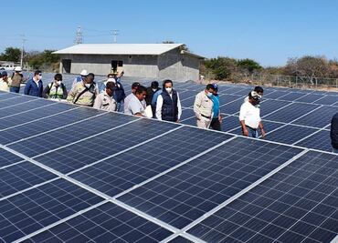 Tras denuncia, CFE se compromete a reparar granja solar en Oaxaca