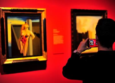 Exponen piezas emblemáticas de Dalí en Madrid