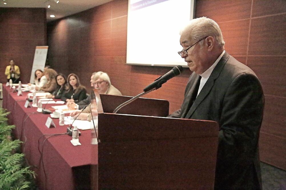 El arzobispo Rogelio Cabrera López se mostró agradecido por esta oportunidad histórica de diálogo en el Senado y dijo que las personas son jardineros del creador en el medio ambiente y que necesitamos colaborar con Dios en su cuidado (ALEJANDRA LEYVA)