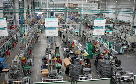 El empleo manufacturero se rezaga en 15 entidades