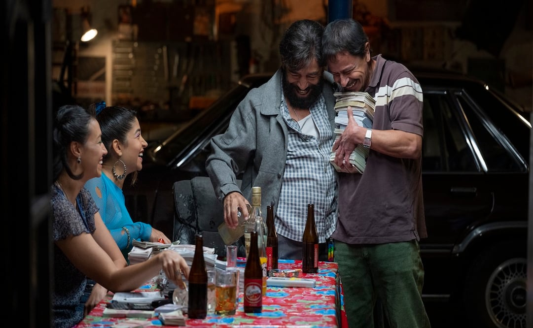 La serie es protagonizada por Damián Alcázar. Foto: Vix.