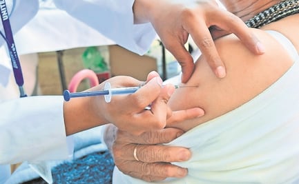 ¿Me puedo vacunar contra la influenza si me pusieron dosis contra Covid-19?