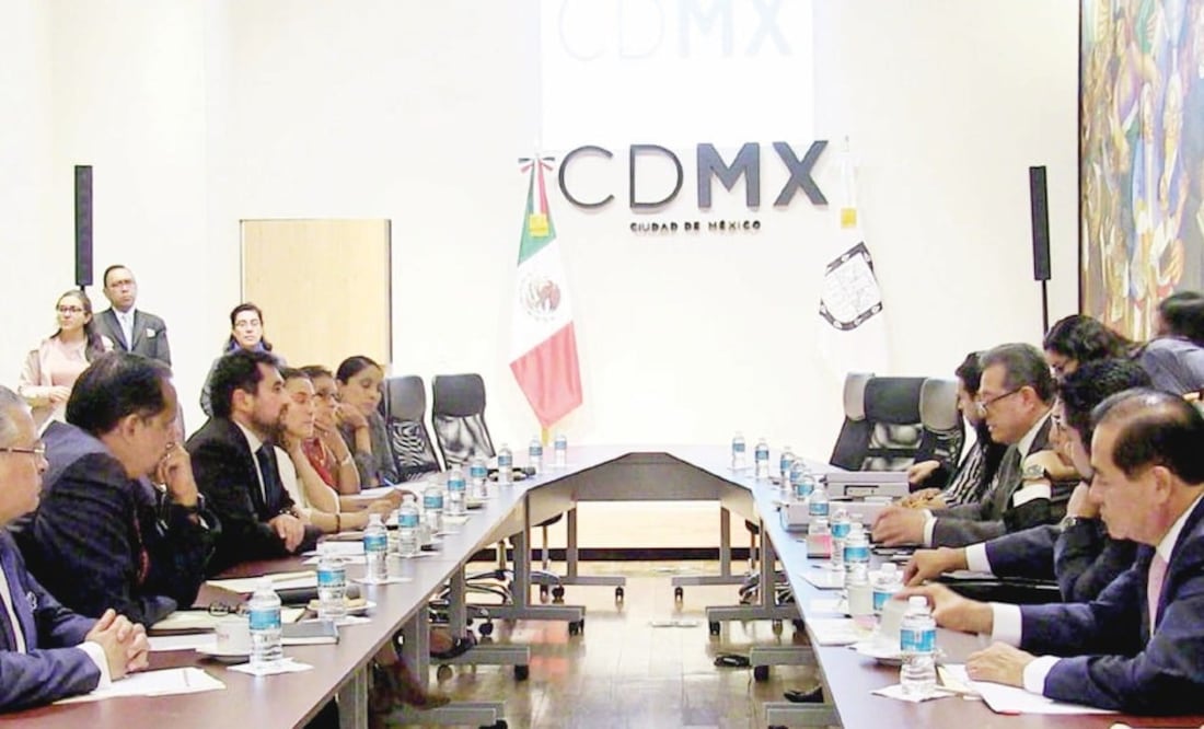 Los equipos de transición se reunieron ayer, durante una hora, para acordar la ruta de trabajo. (ESPECIAL)