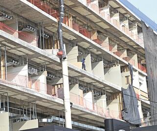 Convierten oficinas en hospitales o torres de consultorios por Covid