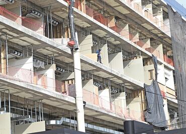 Convierten oficinas en hospitales o torres de consultorios por Covid