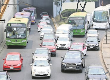 Este jueves 31 de octubre no circulan autos con engomado verde