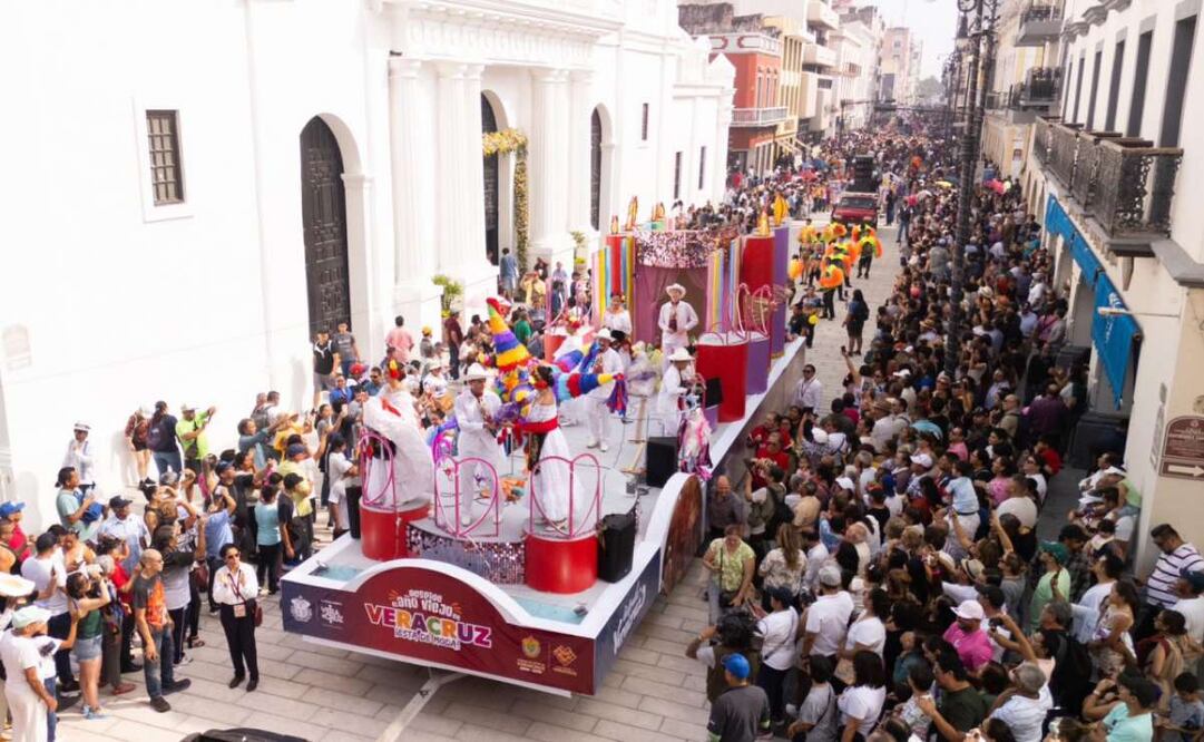 Así se ve el desfile de fin de año en el puerto de Veracruz (31/12/2024). Foto: Especial