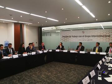 Senadores se reúnen con banqueros para dialogar sobre comisiones bancarias