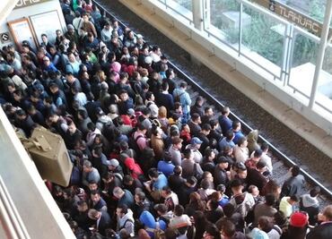 Usuarios de la Línea 12 del Metro reportan marcha lenta