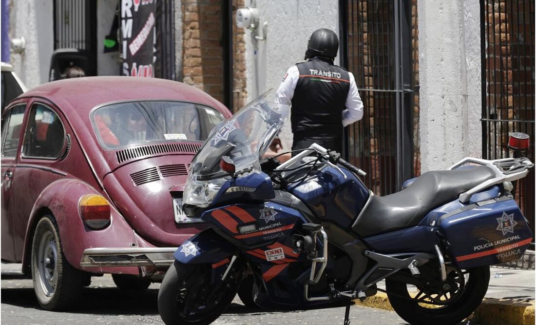 Elementos de tránsito en Toluca sancionan y acosan a automovilistas. Foto: Jorge Alvarado / EL UNIVERSAL