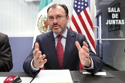 Firman pacto contra el odio