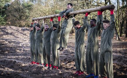 "Chucky" Lozano y el PSV entrenan con el ejército