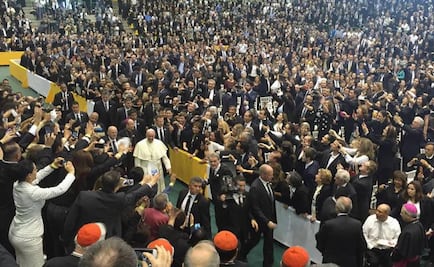 En Bachilleres, Papa sostiene encuentro con mundo laboral