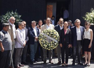 Claudia Sheinbaum acompaña a Cuauhtémoc Cárdenas en guardia de honor al general Cárdenas