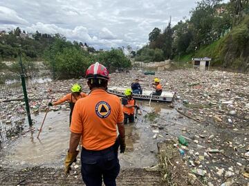 FOTOS. Vecinos afectados tras desbordamiento de presa Mixcoac; cuatro vehículos arrastrados en la alcaldía de Álvaro Obregón
