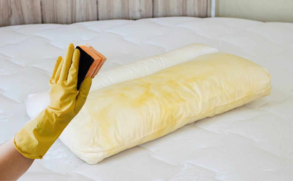 La limpieza de las almohadas también se puede realizar en la lavadora. Foto: Canva