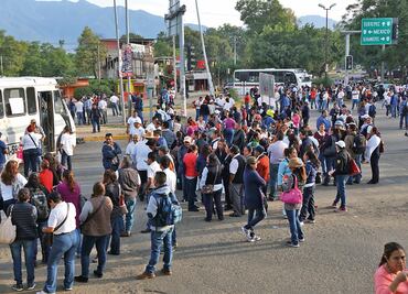 Sindicato del sector Salud bloquea carreteras
