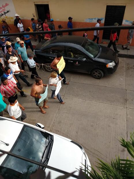 Retienen y amarran a extranjeros por supuesta extorsión en Chiapas