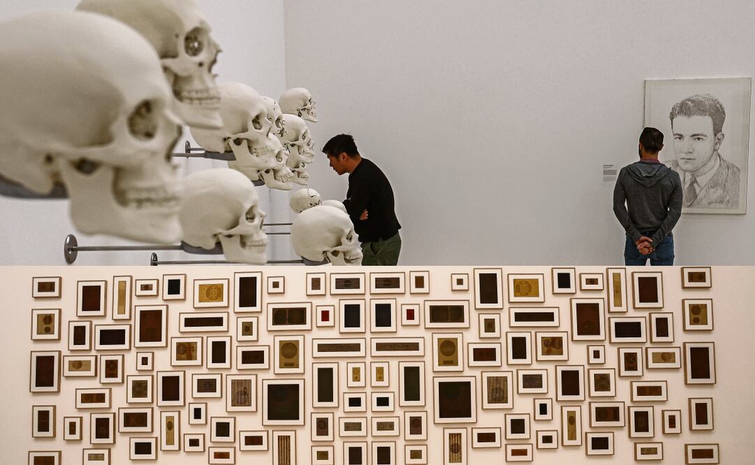 El artista Gabriel de la Mora considera que esta es “la mejor” exposición que ha tenido en 30 años de carrera. Cuenta con 90 obras que realizó entre 2003 y 2025. La selección fue curada por Tobias Ostrander. Fotos: Gabriel Pano / EL UNIVERSAL