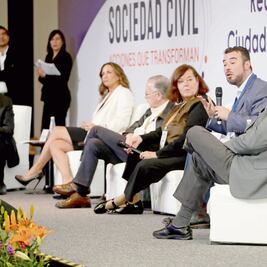 Romo pide a empresarios calma y confianza