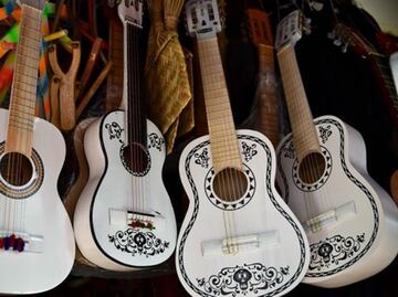 Coco strikes a chord in Paracho