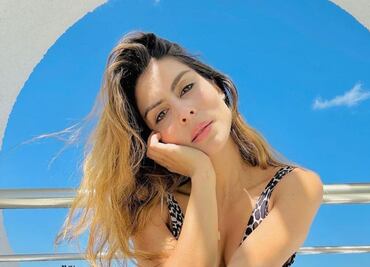 María León enciende Instagram en bikini multicolor