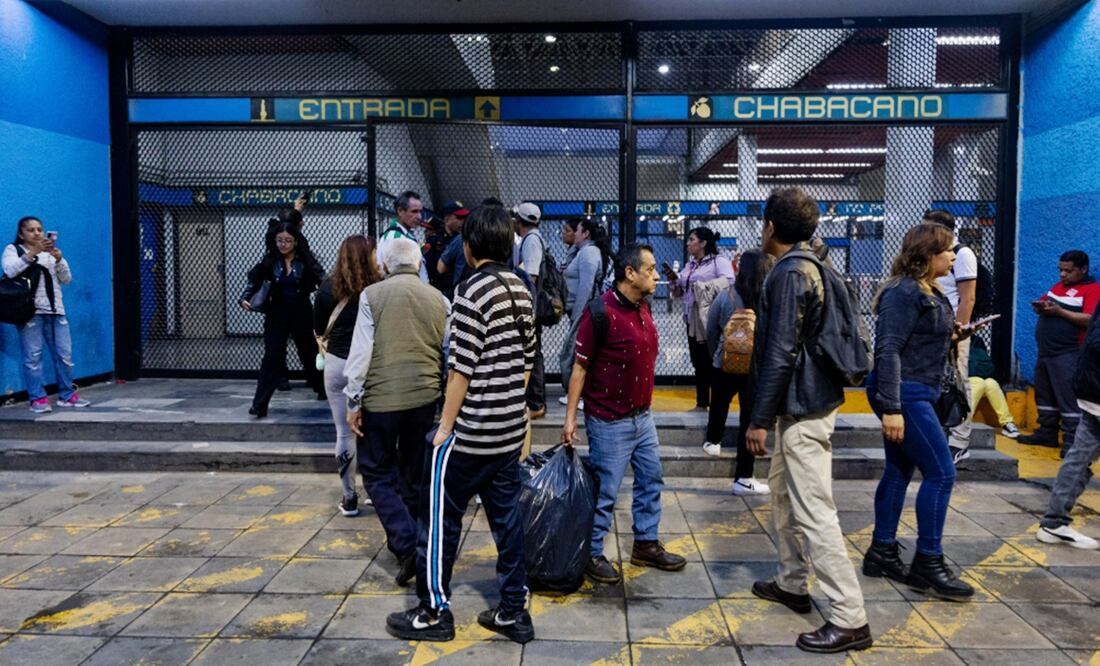 La Línea 2 del Metro reanudó servicio tras quedar suspendido por un cortocircuito. Foto: Hugo Salvador/EL UNIVERSAL