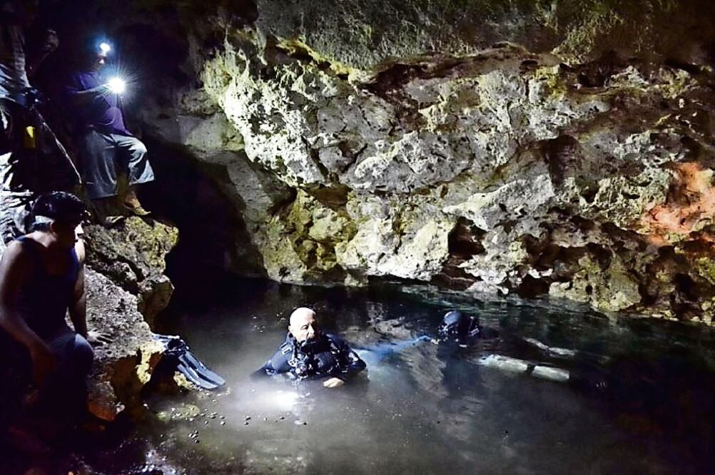Grupo arqueológico del Gran Acuífero Maya durante una exploración. (KARLA ORTEGA/ GAM)