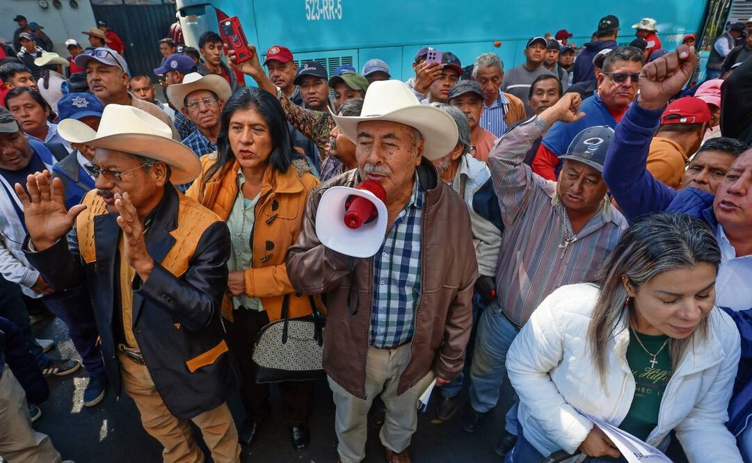 “¡Queremos dignidad, no limosna!”, corearon los productores cañeros al respaldar la primera lista de acuerdos alcanzados con el gobierno. Foto: Luis Camacho / EL UNIVERSAL