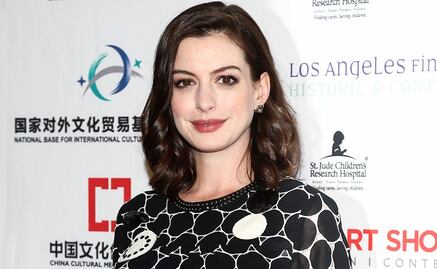​Anne Hathaway negocia encarnar a Barbie en cine