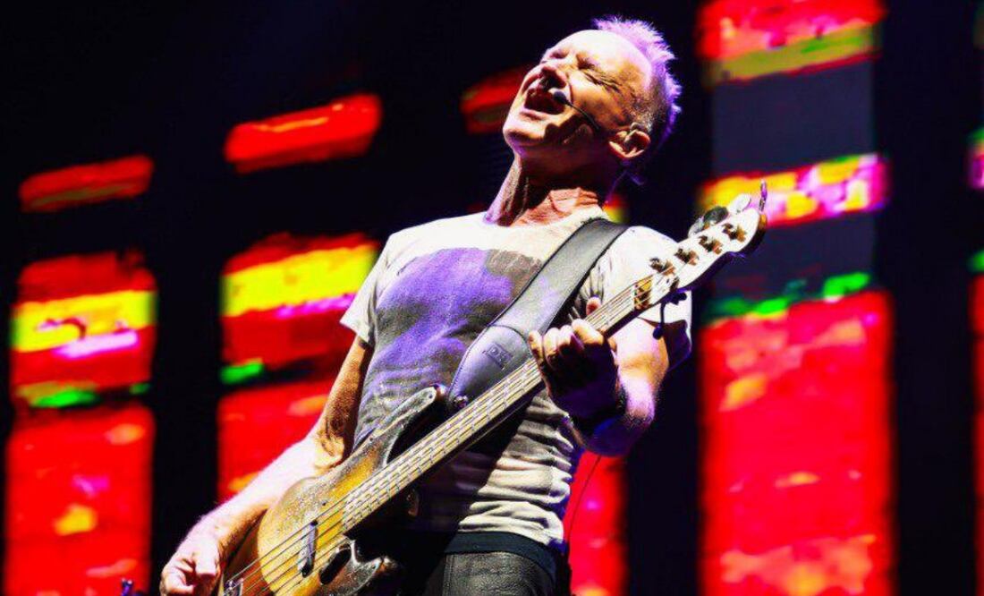 Sting entró a escena a las 22:07 horas. Vestido con una playera y unos pantalones negros. Foto: Gobierno del Estado de Quintana Roo.