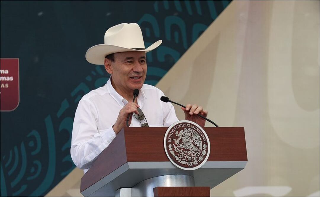 Alfonso Durazo Montaño recibe a López Obrador y la presidenta electa Claudia Sheinbaum Pardo en la inauguración de obras del Sistema Portuario Nacional-Guaymas, en Sonora. Foto Hugo Salvador/EL UNIVERSAL