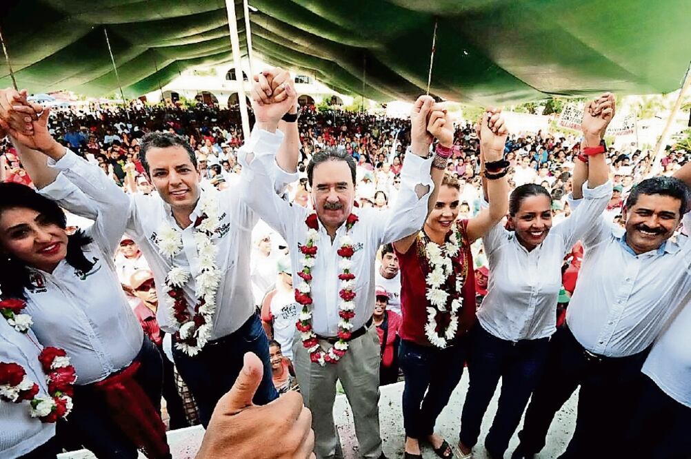 El senador Emilio Gamboa externó su apoyo al abanderado priísta y dijo que trabajarán juntos en favor de los oaxaqueños (ESPECIAL)
