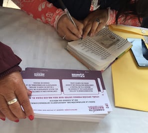 Registran consulta por nuevo aeropuerto en cuadernos escolares y volantes sin folio