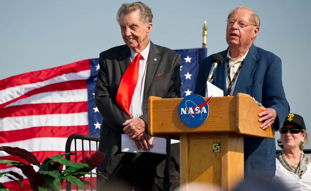 Jack King hablando durante celebración del 50 aniversario del vuelo de Alan Shepard al espacio. Foto: NASA