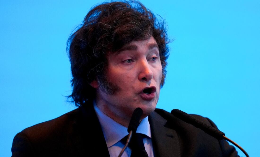 Milei tendrá una reunión con Isabel Díaz Ayuso, quien "le hará entrega de la medalla internacional de la Comunidad de Madrid", indicó el portavoz presidencial, Manuel Adorni. Foto: AP