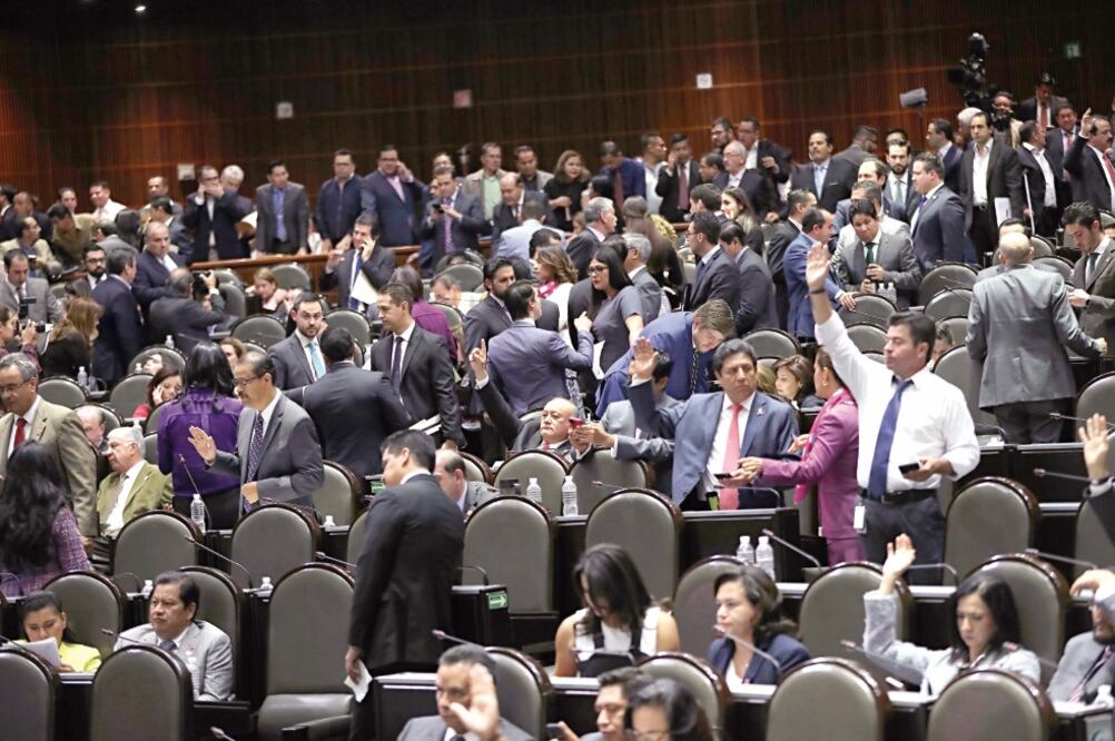 La aprobación de la Ley de Ingresos de la Federación para 2018 en la Cámara de Diputados se logró con 399 votos a favor, 44 en contra y una abstención. (LUCÍA GODÍNEZ. EL UNIVERSAL)